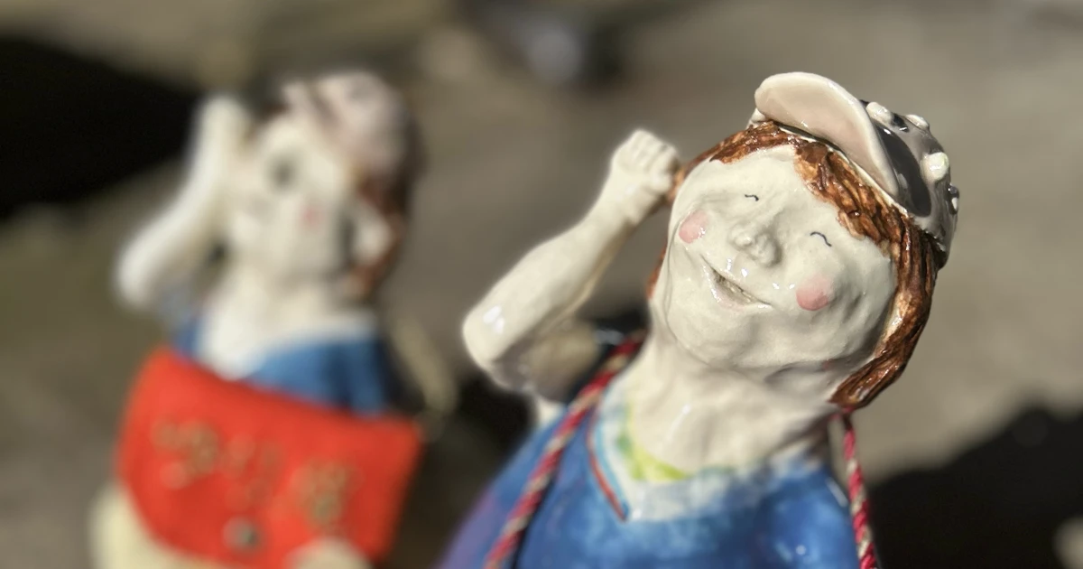 Kincoの大久保雪恵さんが制作した器や人形などの陶芸作品